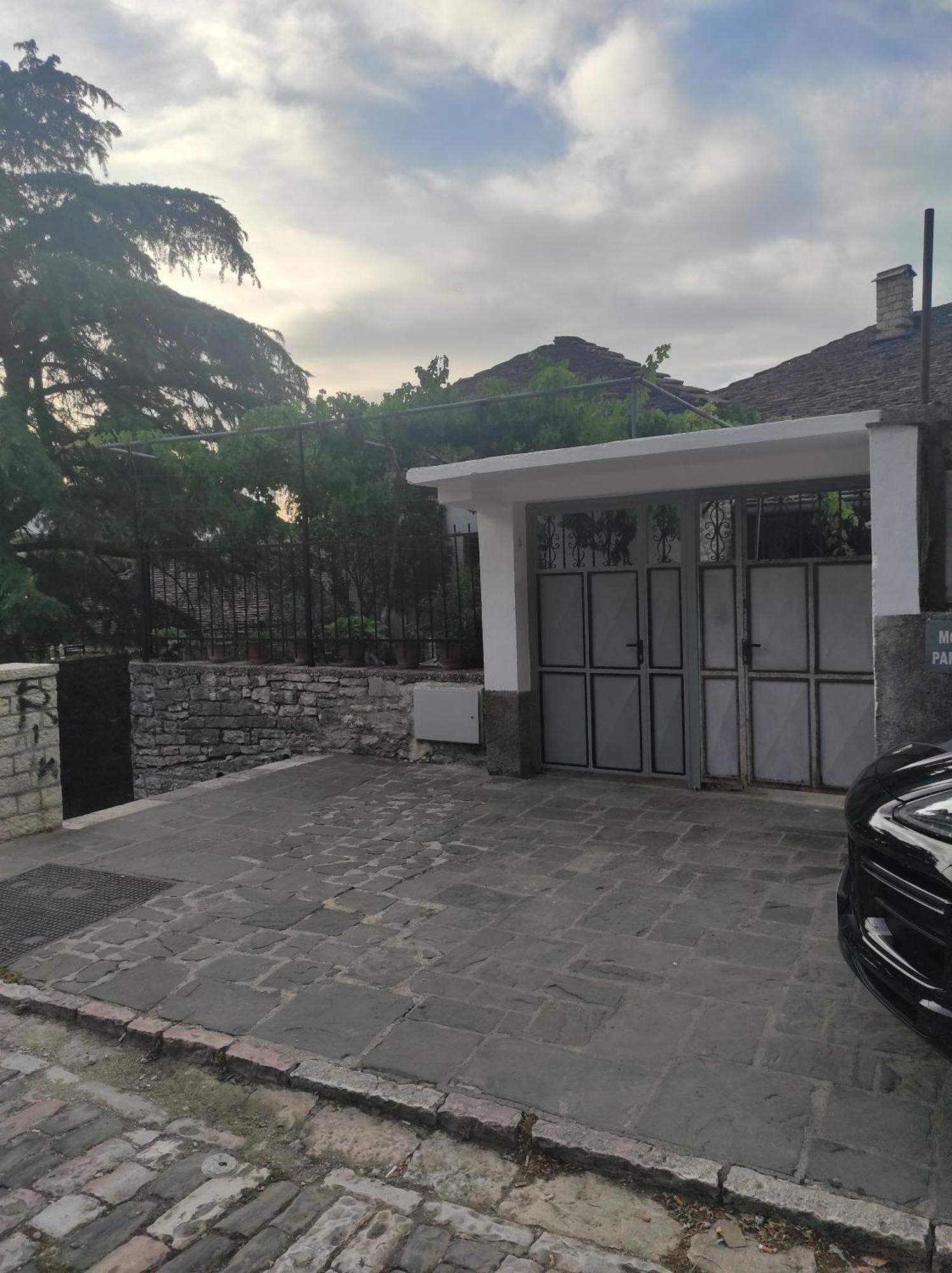 Xheison Apartment Gjirokastra Zewnętrze zdjęcie